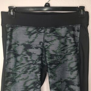 Under Armour Compression Crop Leggings NWT